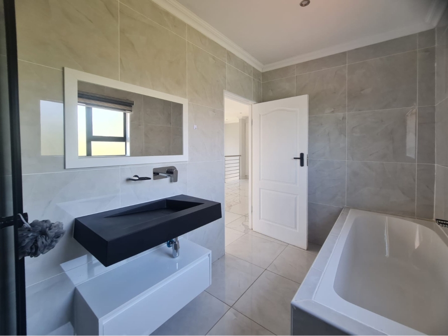 To Let 4 Bedroom Property for Rent in Melodie North West